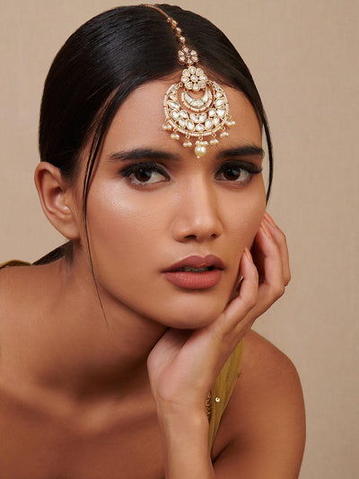  Miera Kundan And Pearls Embellished Maang Teeka