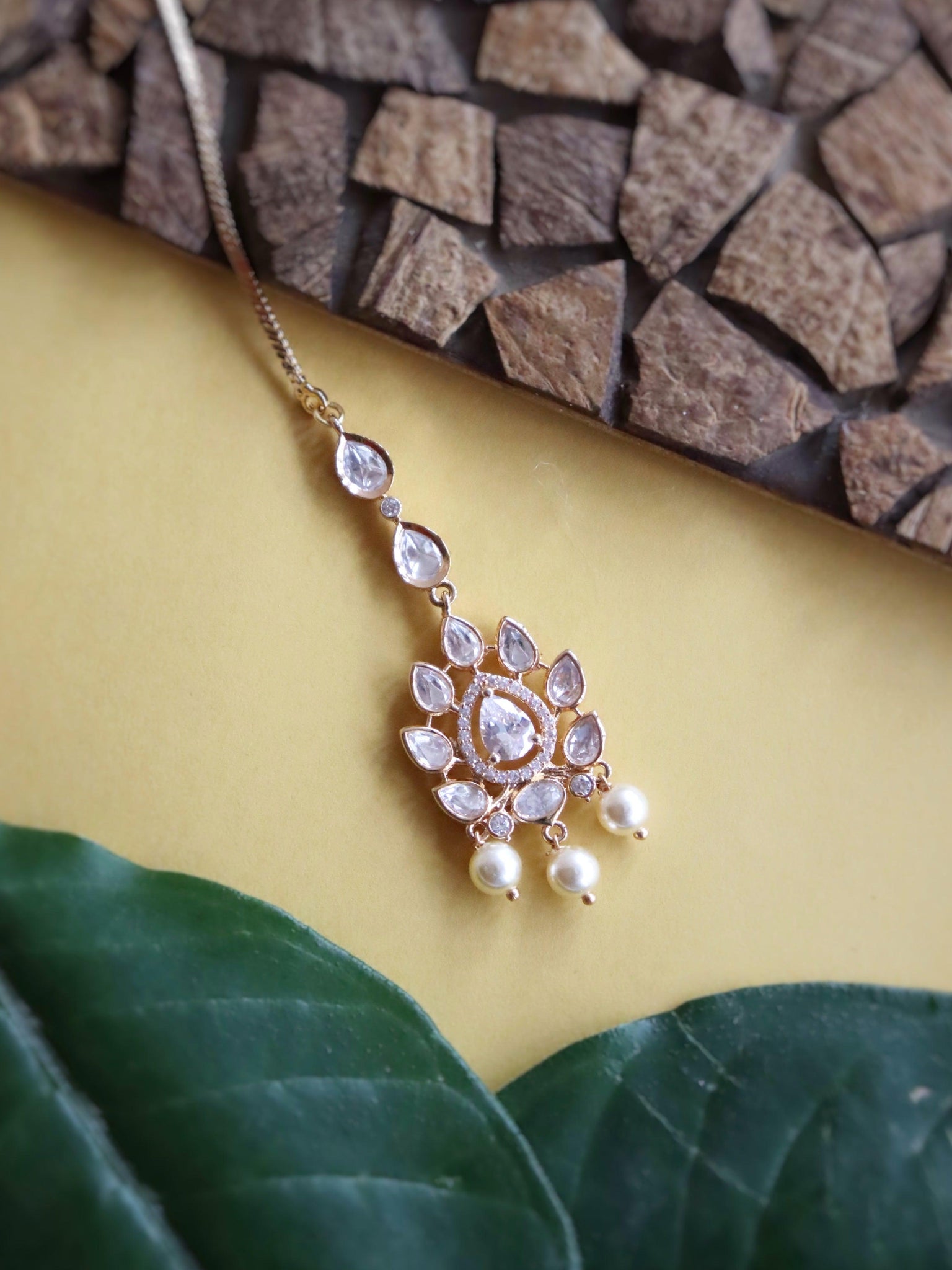 The Bridal Edit-Kundan And Pearls Maang Teeka 