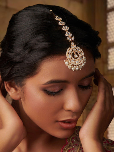  Golden Elegance: Kundan & Pearl Maang Tikka