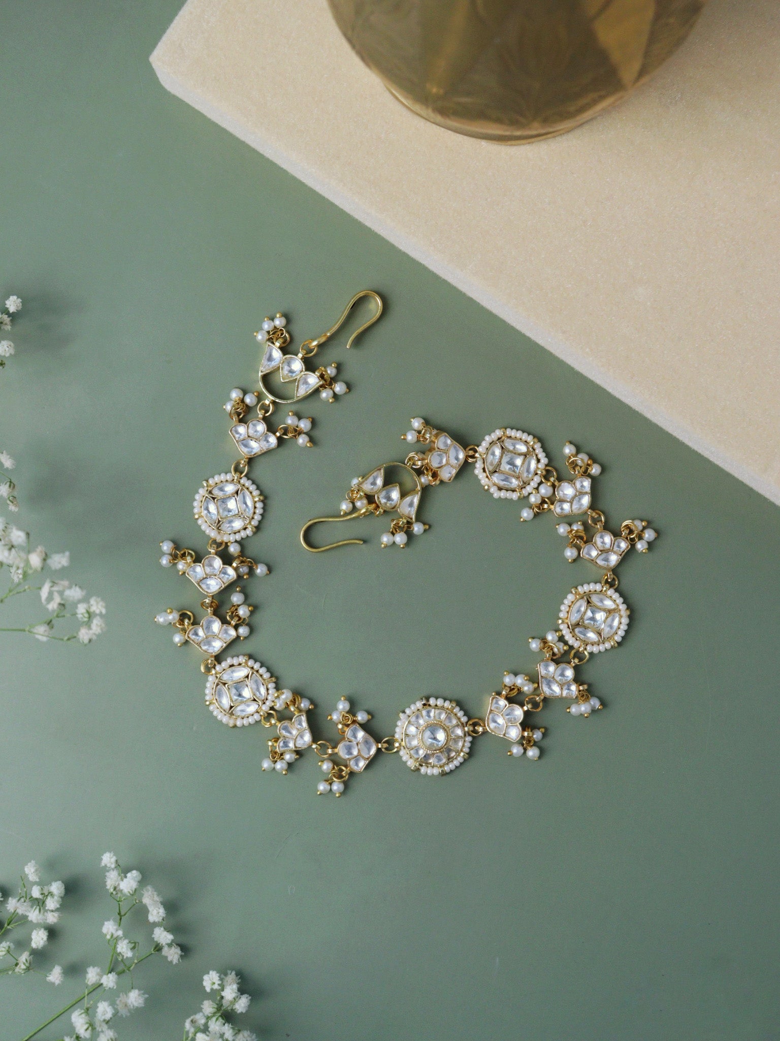 Glowing Kundan Streak Seeshphool
