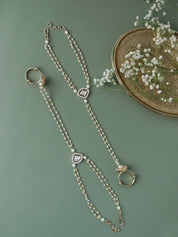 Minimal Pearly Kundan Hathphool