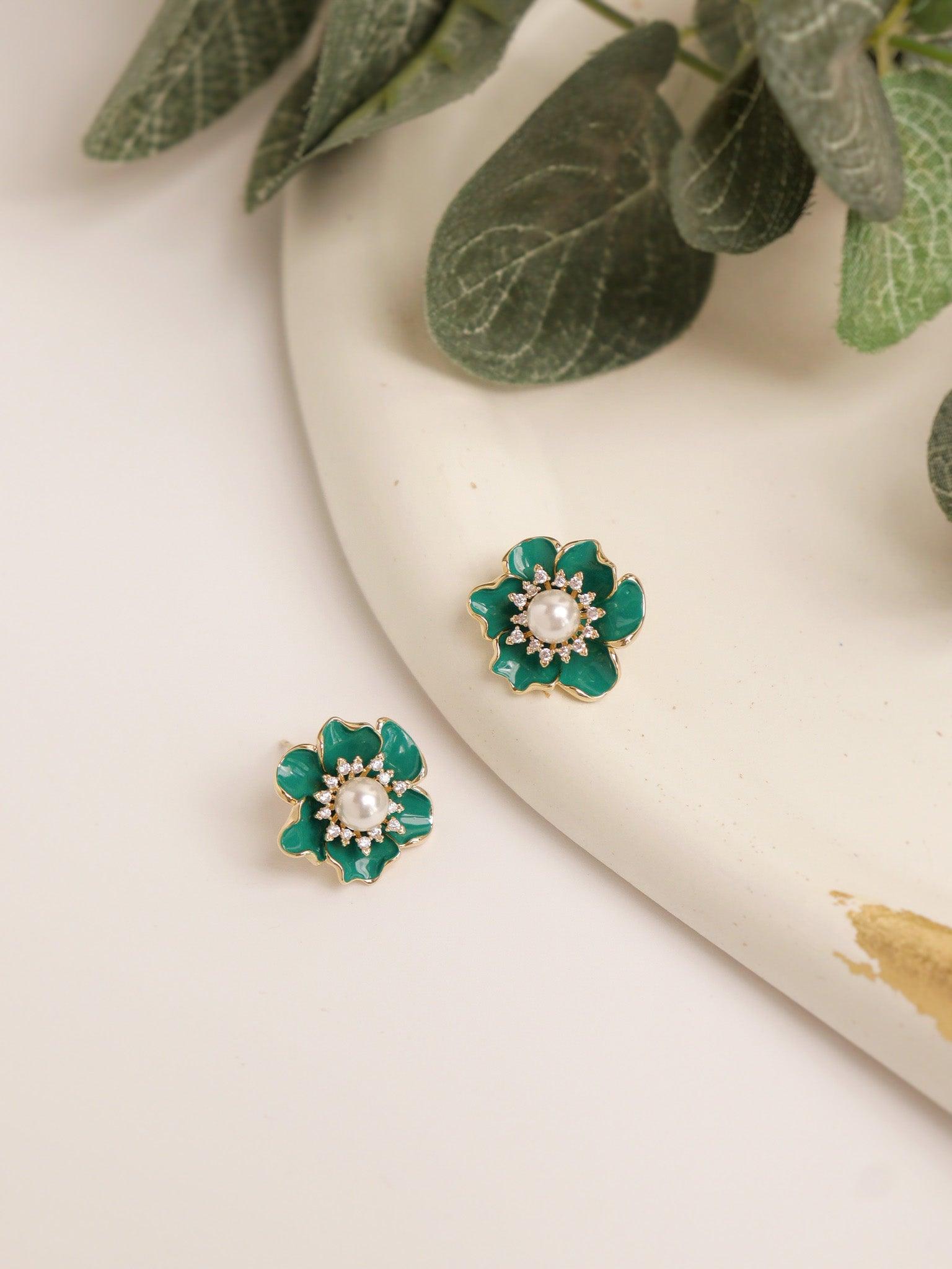  Emerald Enamel Dewdrop Pearl Stud