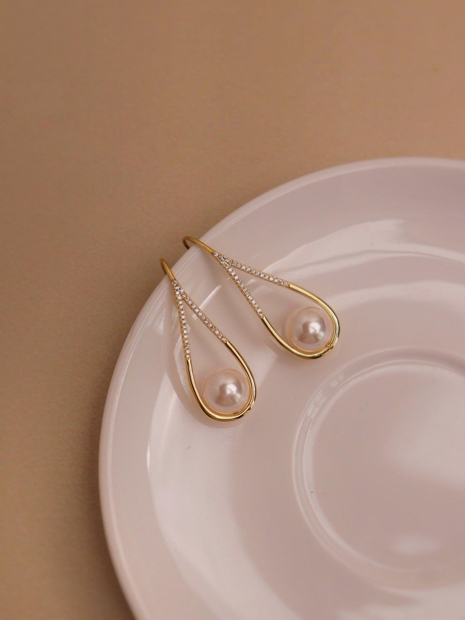 Hop a pearl Hoop Earrings 