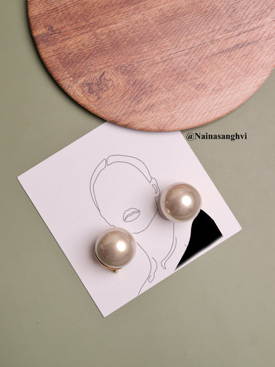 The Pearl Story - 30 mm Champagne Shell Pearl Statement Studs 