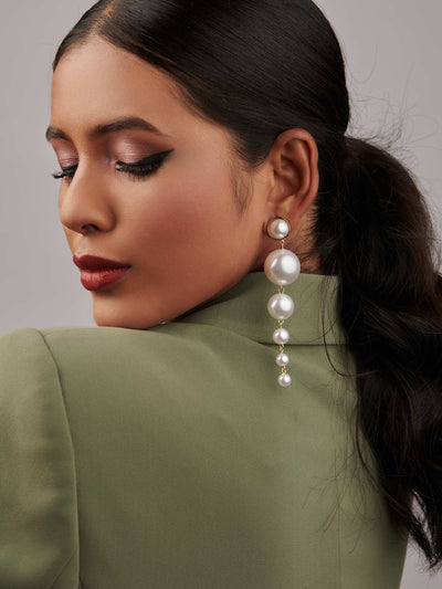The Pearl Story - Pearly White Shoulder Duster Earrings 
