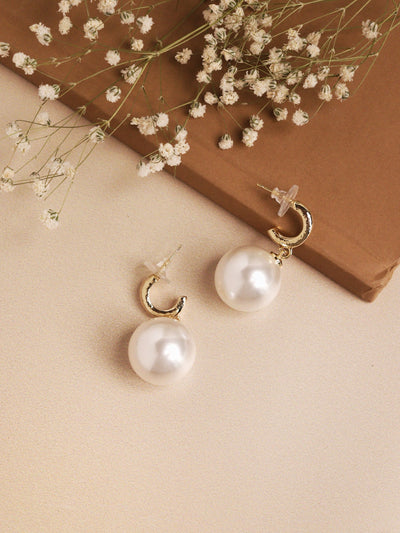 Modern Pearl Earrings in White Gold | KLENOTA