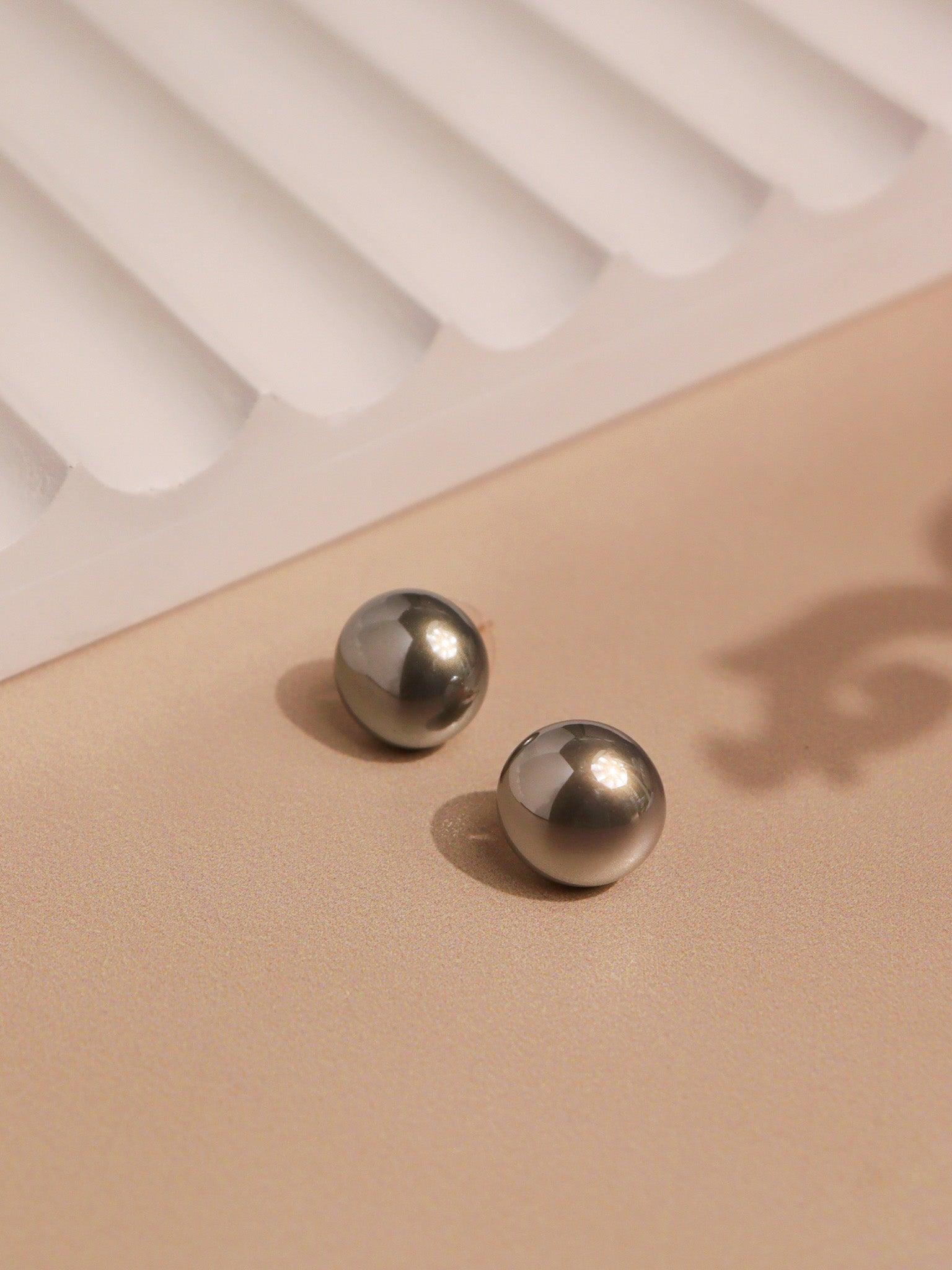  The Pearl Story - Mystic Grey Button Pearl Stud Earrings