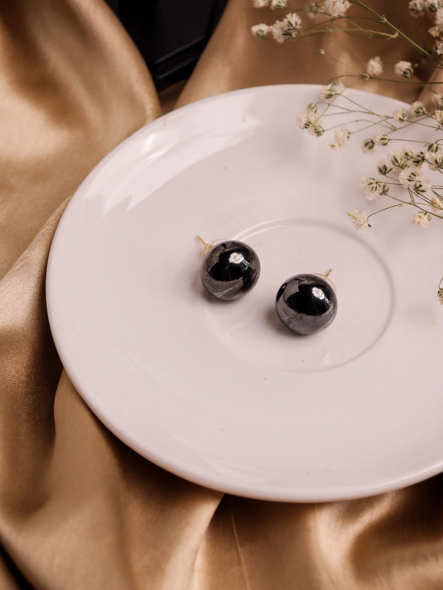 The Pearl Story - Midnight Black Button Pearl Earrings 