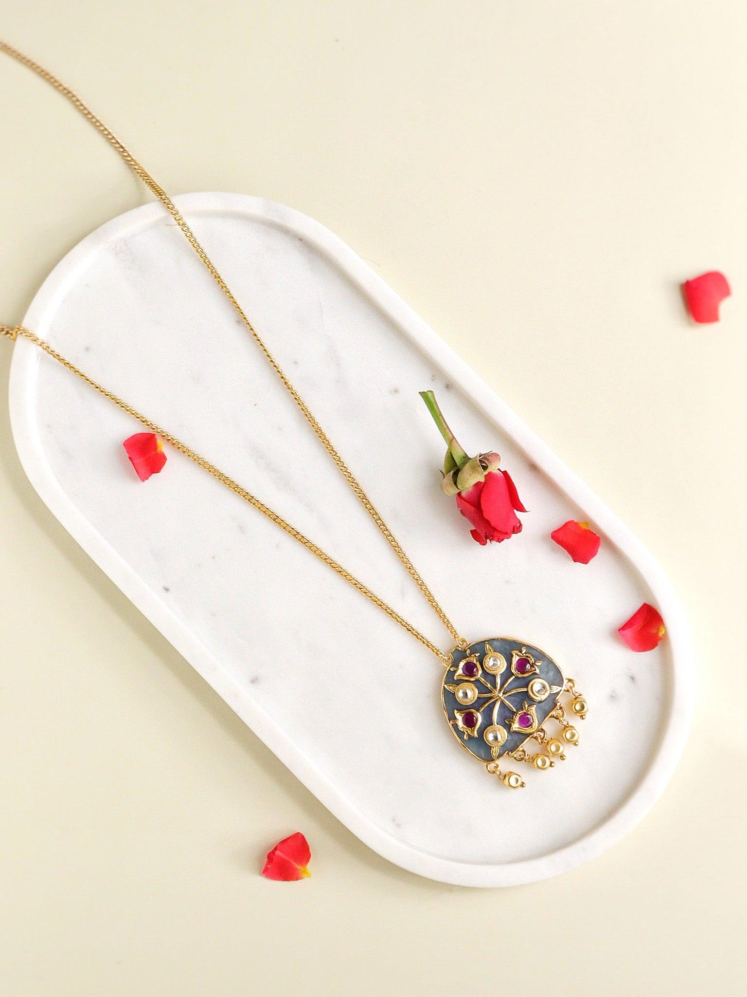 Elisa Gold Pendant Necklace in London Blue Glass | Kendra Scott