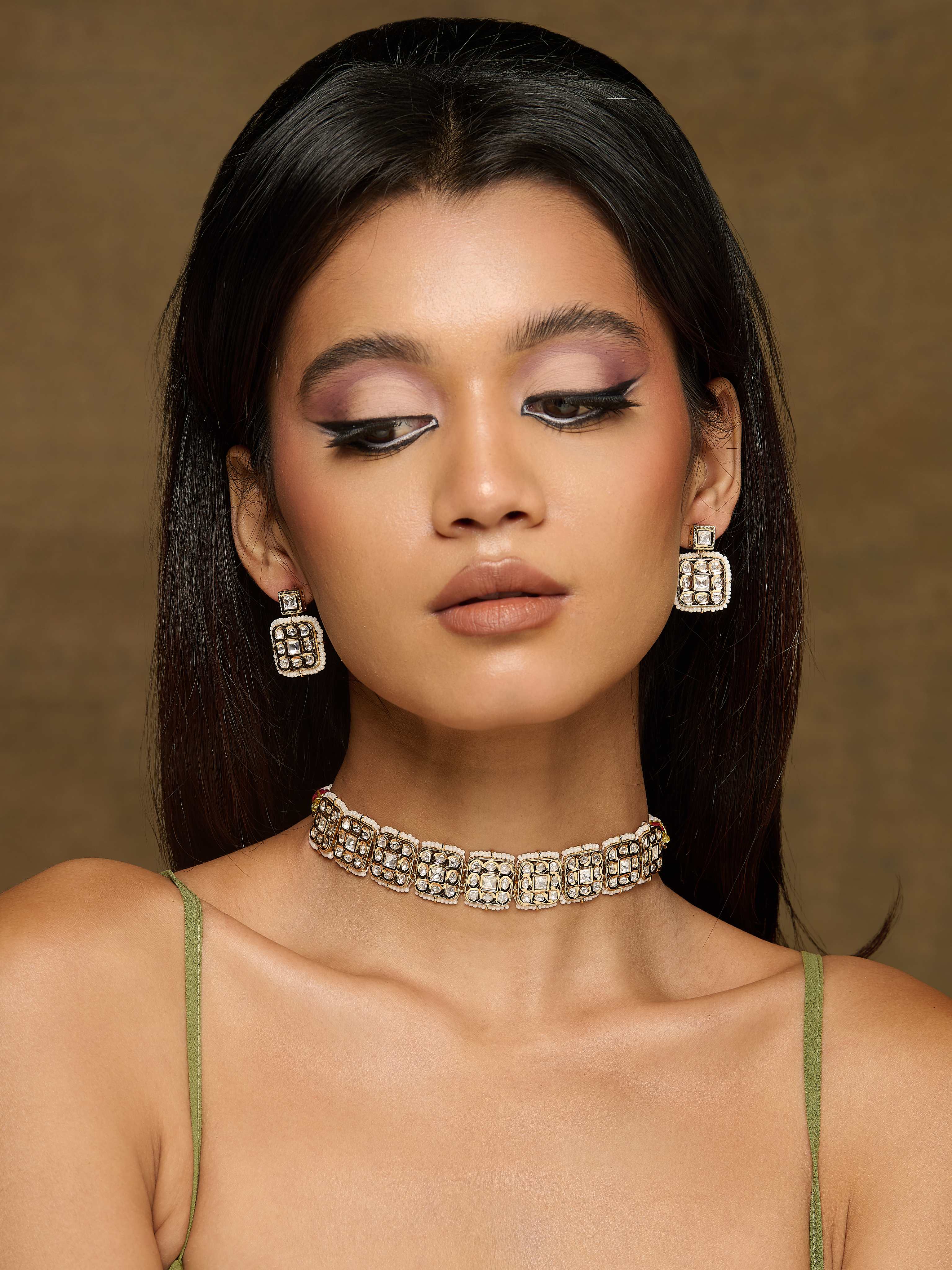 Meiraa Kundan Glow Choker Set