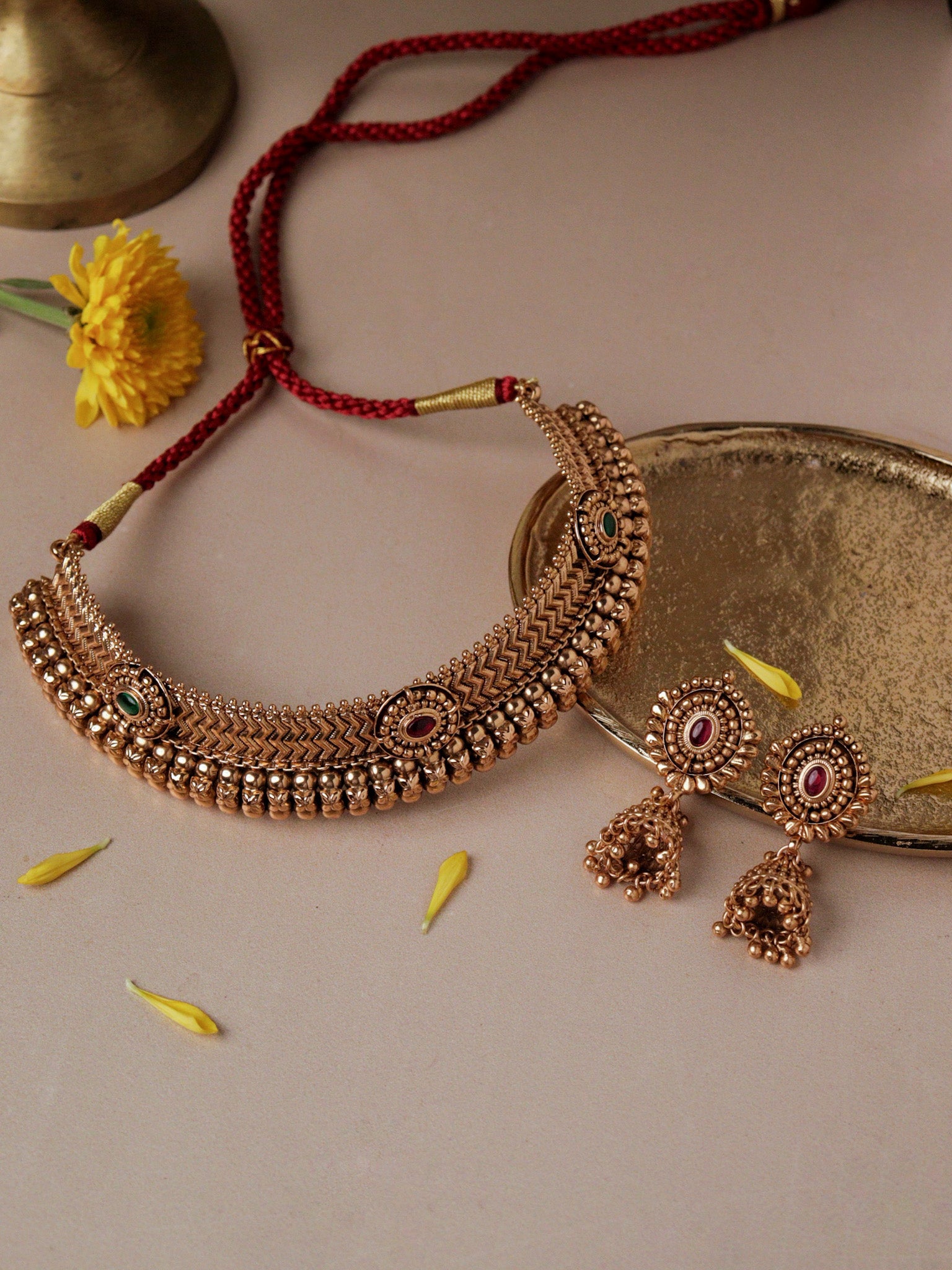 Golden Saaj Tushi Necklace Set