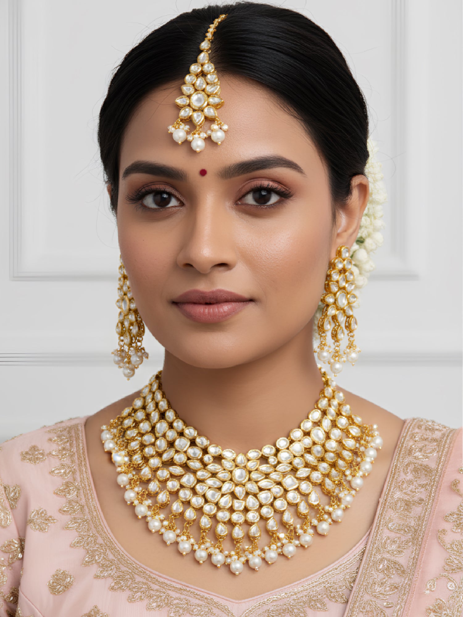 Kundan Grandeur Necklace Set With Maang Tikka