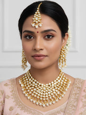 Kundan Grandeur Necklace Set With Maang Tikka