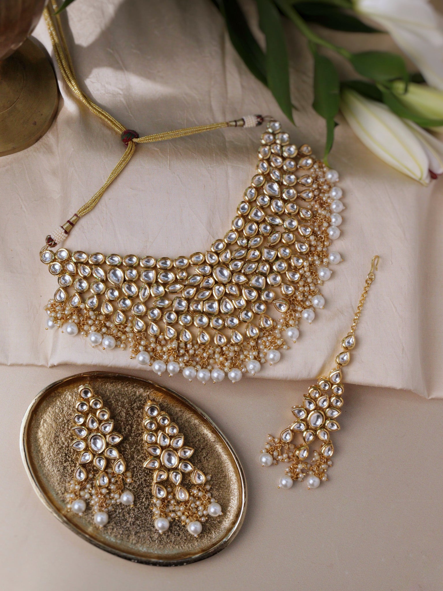 Kundan Grandeur Necklace Set With Maang Tikka