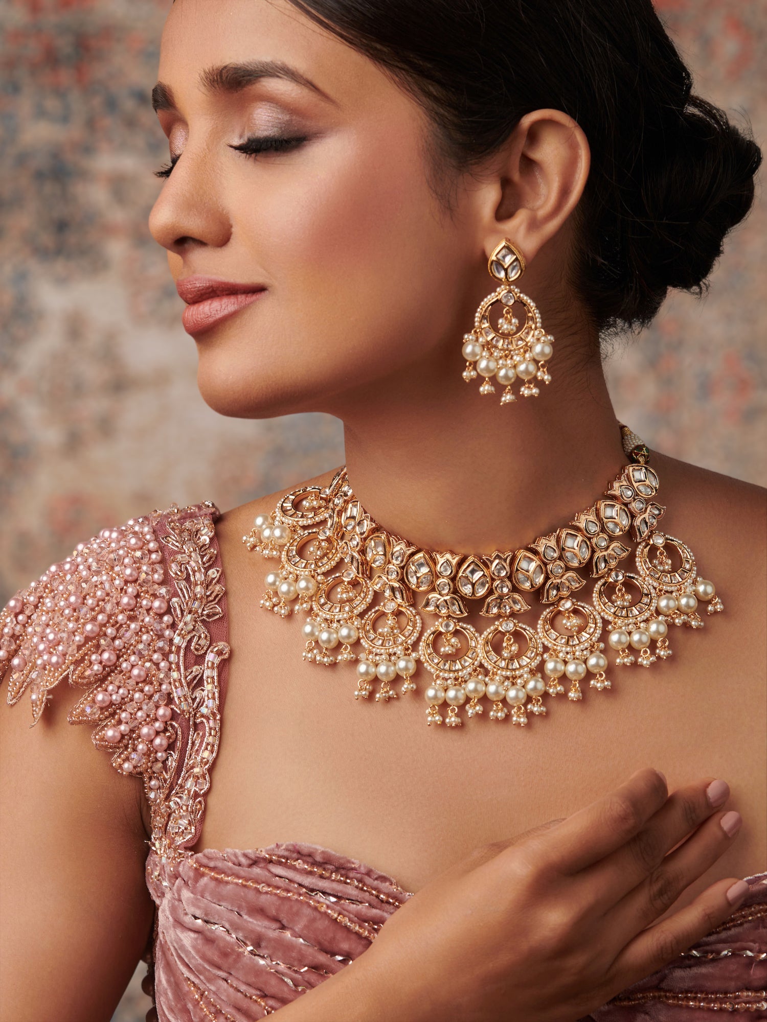  Vivaah Kundan And Pearls Embellished Choker Set