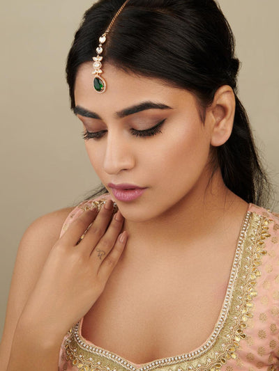 35 Cute Hairstyles with Maang tikka/Maatha Patti This Season | Indian  bridal fashion, Bridal mehndi dresses, Pakistani bridal dresses